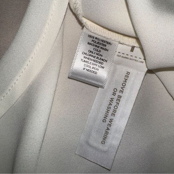 LOFT Cream Sleeveless Blouse size medium petite - Picture 3 of 6